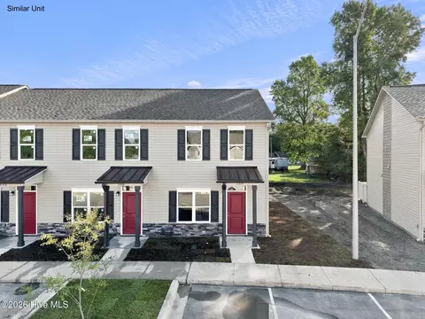 372 Boyington Place Rd, Midway Park, NC 28544