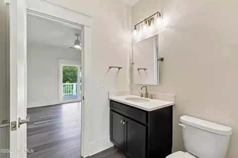 Bath - 52 Pier View Ct, Hampstead, NC 28443 photo 7 of 8