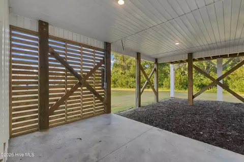 Exterior - 52 Pier View Ct, Hampstead, NC 28443 photo 7 of 8