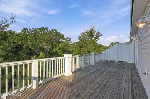 Exterior - 52 Pier View Ct, Hampstead, NC 28443 photo 4 of 8
