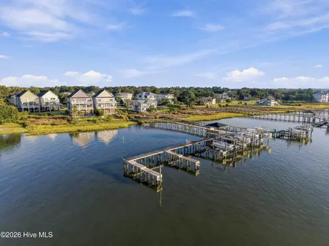 View/Area - 52 Pier View Ct, Hampstead, NC 28443 photo 5 of 9
