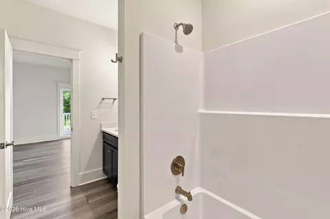 Bath - 52 Pier View Ct, Hampstead, NC 28443 photo 6 of 8