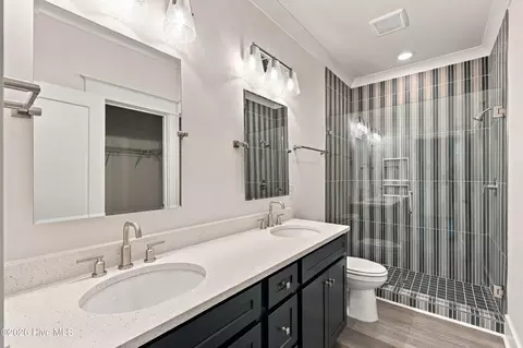 Bath - 52 Pier View Ct, Hampstead, NC 28443 photo 2 of 8