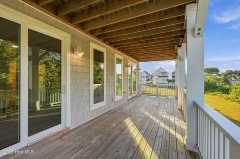 Exterior - 52 Pier View Ct, Hampstead, NC 28443 photo 2 of 8