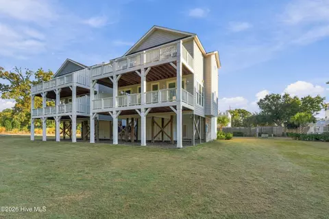 Exterior - 52 Pier View Ct, Hampstead, NC 28443 photo 6 of 8