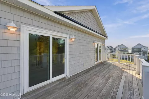 Exterior - 52 Pier View Ct, Hampstead, NC 28443 photo 5 of 8