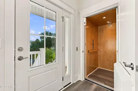 Entry Way - 52 Pier View Ct, Hampstead, NC 28443 photo 1 of 4