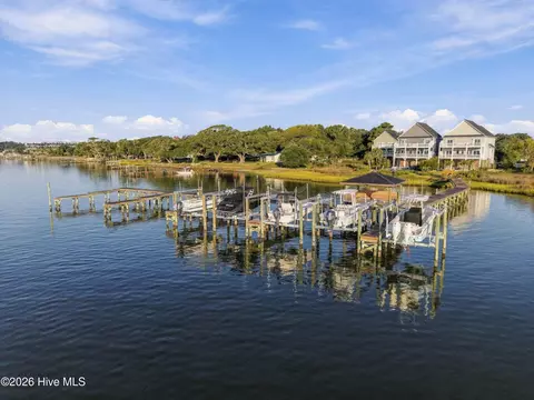 View/Area - 52 Pier View Ct, Hampstead, NC 28443 photo 7 of 9