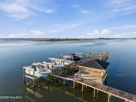 View/Area - 52 Pier View Ct, Hampstead, NC 28443 photo 2 of 9