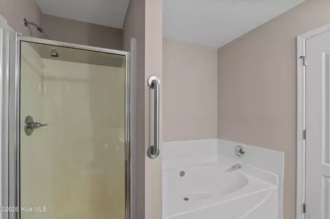 Bath - 208 Full Circle Dr, Evans, GA 30809 photo 2 of 3