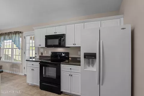 Kitchen - 208 Full Circle Dr, Evans, GA 30809 photo 3 of 5