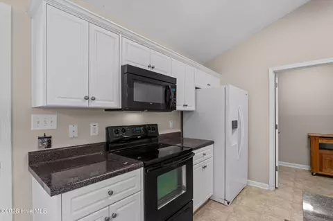 Kitchen - 208 Full Circle Dr, Evans, GA 30809 photo 2 of 5