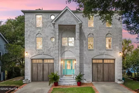 104 SW Yacht Dr, Oak Island, NC 28465
