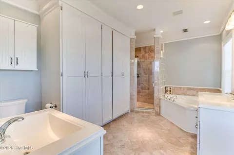 Bath - 1108 Hickman Rd, Augusta, GA 30904 photo 2 of 5