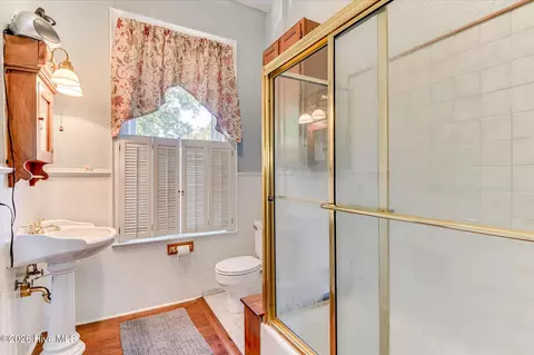 Bath - 1108 Hickman Rd, Augusta, GA 30904 photo 5 of 5