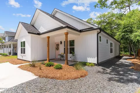 155 NE 13th St, Oak Island, NC 28465