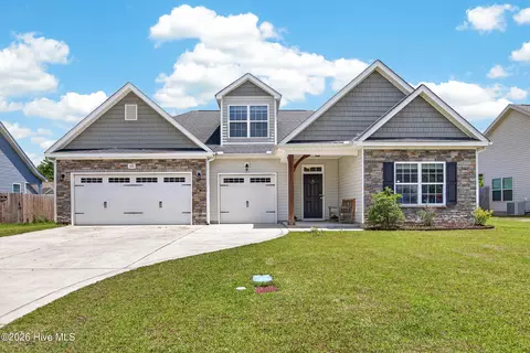 520 New Hanover Trl, Jacksonville, NC 28546