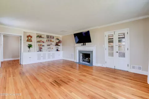 Living - 3011 Fox Spring Rd, Augusta, GA 30909 photo 7 of 10