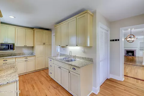 Kitchen - 3011 Fox Spring Rd, Augusta, GA 30909 photo 8 of 8