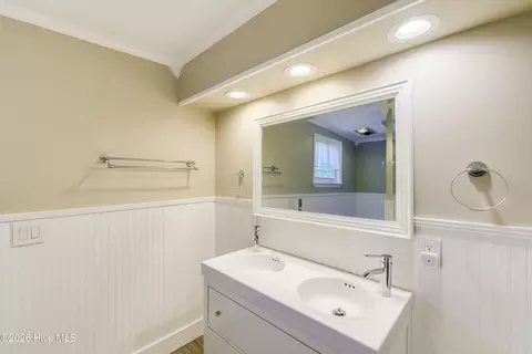 Bath - 3011 Fox Spring Rd, Augusta, GA 30909 photo 5 of 6