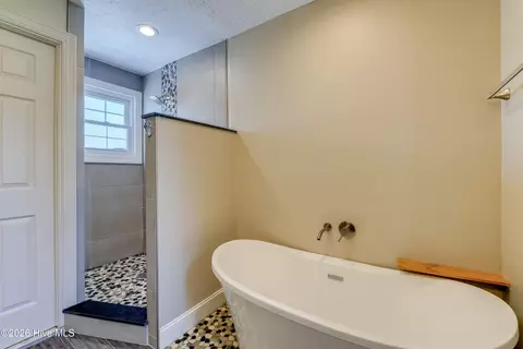 Bath - 3011 Fox Spring Rd, Augusta, GA 30909 photo 4 of 6