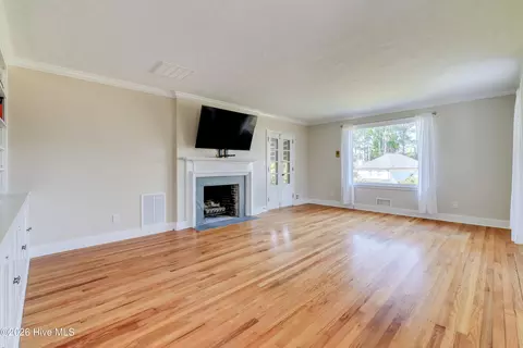 Living - 3011 Fox Spring Rd, Augusta, GA 30909 photo 6 of 10