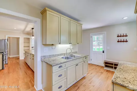 Kitchen - 3011 Fox Spring Rd, Augusta, GA 30909 photo 7 of 8
