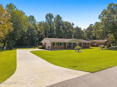 361 Country Club Rd, Whiteville, NC 28472