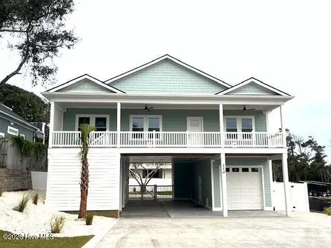 110 SE 36th St, Oak Island, NC 28465