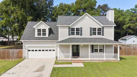 145 Lawndale Ln, Sneads Ferry, NC 28460