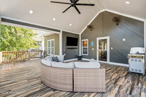 Exterior - 1017 Mallard Bay Rd, Hampstead, NC 28443 photo 4 of 5