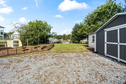 Exterior - 1017 Mallard Bay Rd, Hampstead, NC 28443 photo 2 of 5