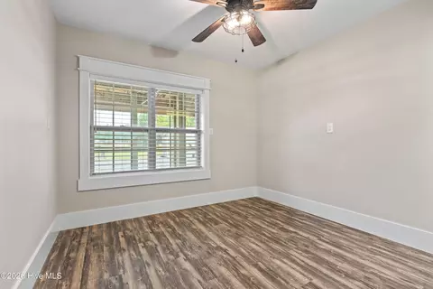 Bedroom - 1017 Mallard Bay Rd, Hampstead, NC 28443 photo 5 of 6
