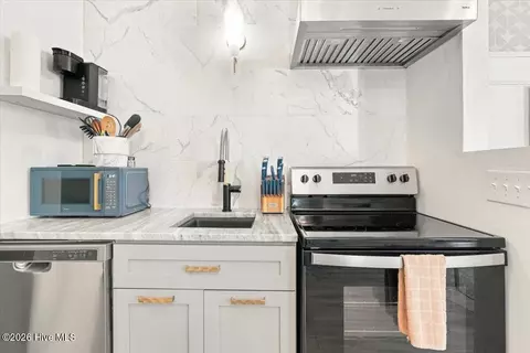 Kitchen - 227 Greene St, Augusta, GA 30901 photo 2 of 6