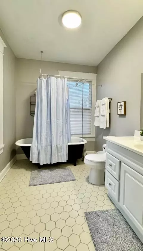 Bath - 227 Greene St, Augusta, GA 30901 photo 4 of 8