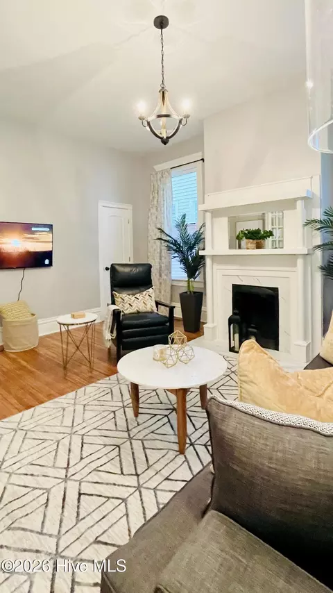 Living - 227 Greene St, Augusta, GA 30901 photo 8 of 10