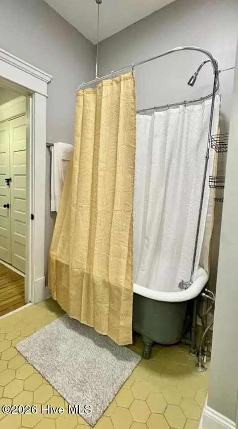 Bath - 227 Greene St, Augusta, GA 30901 photo 7 of 8