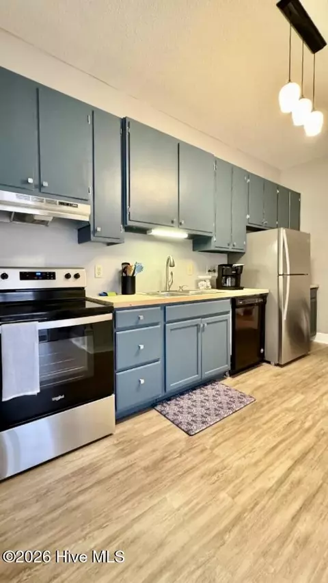 Kitchen - 227 Greene St, Augusta, GA 30901 photo 5 of 6