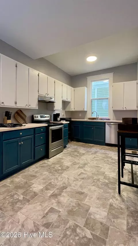 Kitchen - 227 Greene St, Augusta, GA 30901 photo 6 of 6