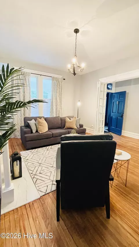 Living - 227 Greene St, Augusta, GA 30901 photo 7 of 10