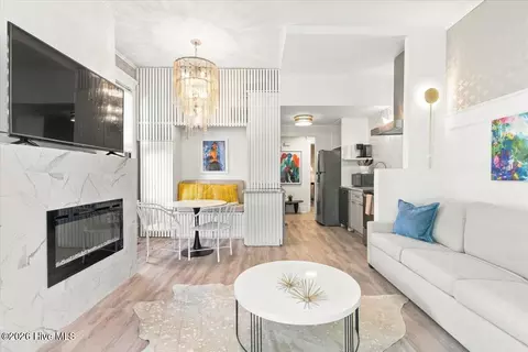 Living - 227 Greene St, Augusta, GA 30901 photo 4 of 10