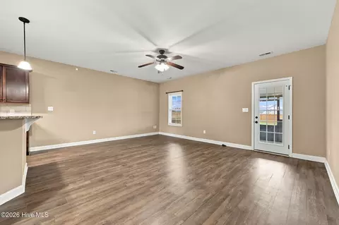 Living - 402 Kinroff Dr, Hubert, NC 28539 photo 3 of 4