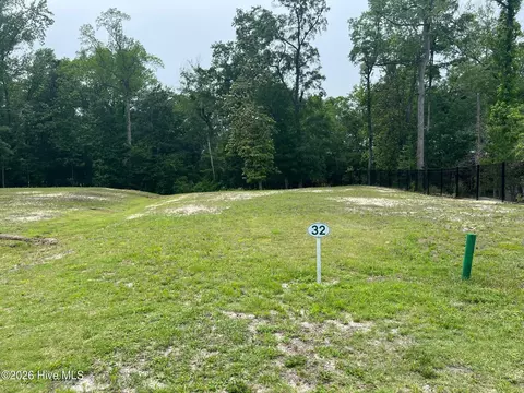 808 Helmsdale Dr, Wilmington, NC 28405