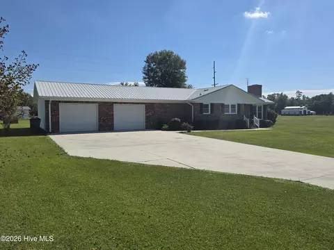 3067 Peacock Rd, Whiteville, NC 28472