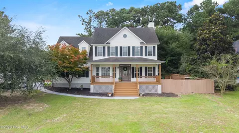 200 Derby Downs Dr, Sneads Ferry, NC 28460