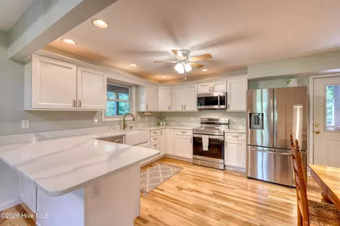 Kitchen - 40 Rebekah Trce, Murphy, NC 28906 photo 2 of 4