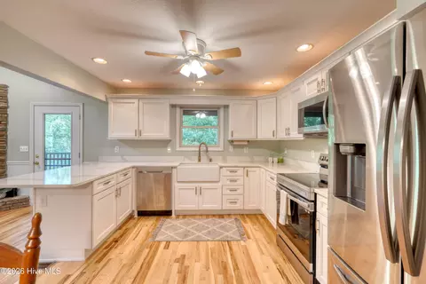 Kitchen - 40 Rebekah Trce, Murphy, NC 28906 photo 3 of 4