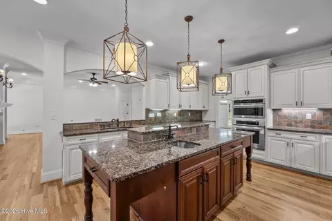 Kitchen - 645 Emerald Xing, Evans, GA 30809 photo 3 of 5