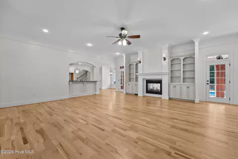 Living - 645 Emerald Xing, Evans, GA 30809 photo 2 of 5