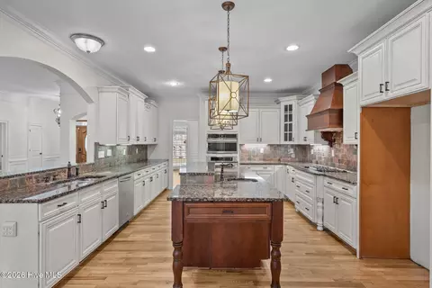 Kitchen - 645 Emerald Xing, Evans, GA 30809 photo 2 of 5